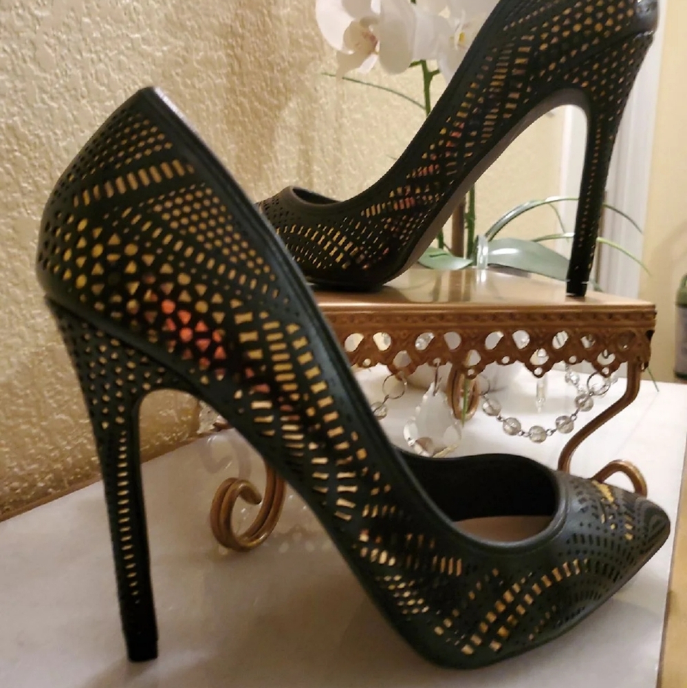 Black & Gold Stiletto Pumps
